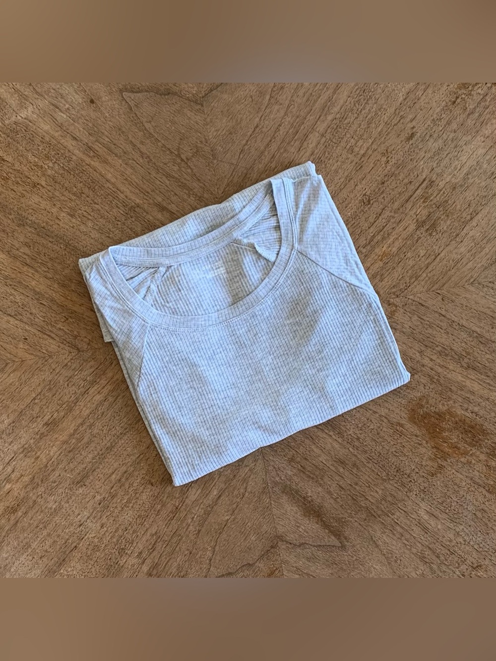 AErie Medium Heather Grey Thumbs Up Ribbed Reglan Long Sleeve T-Shirt